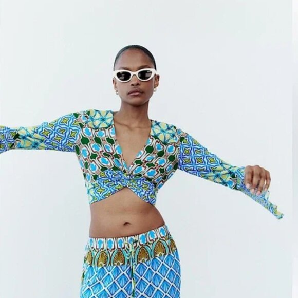 NWT Zara Printed Crop Top Knot Front Flared Bell Sleeves Boho Size Medium - Picture 1 of 16